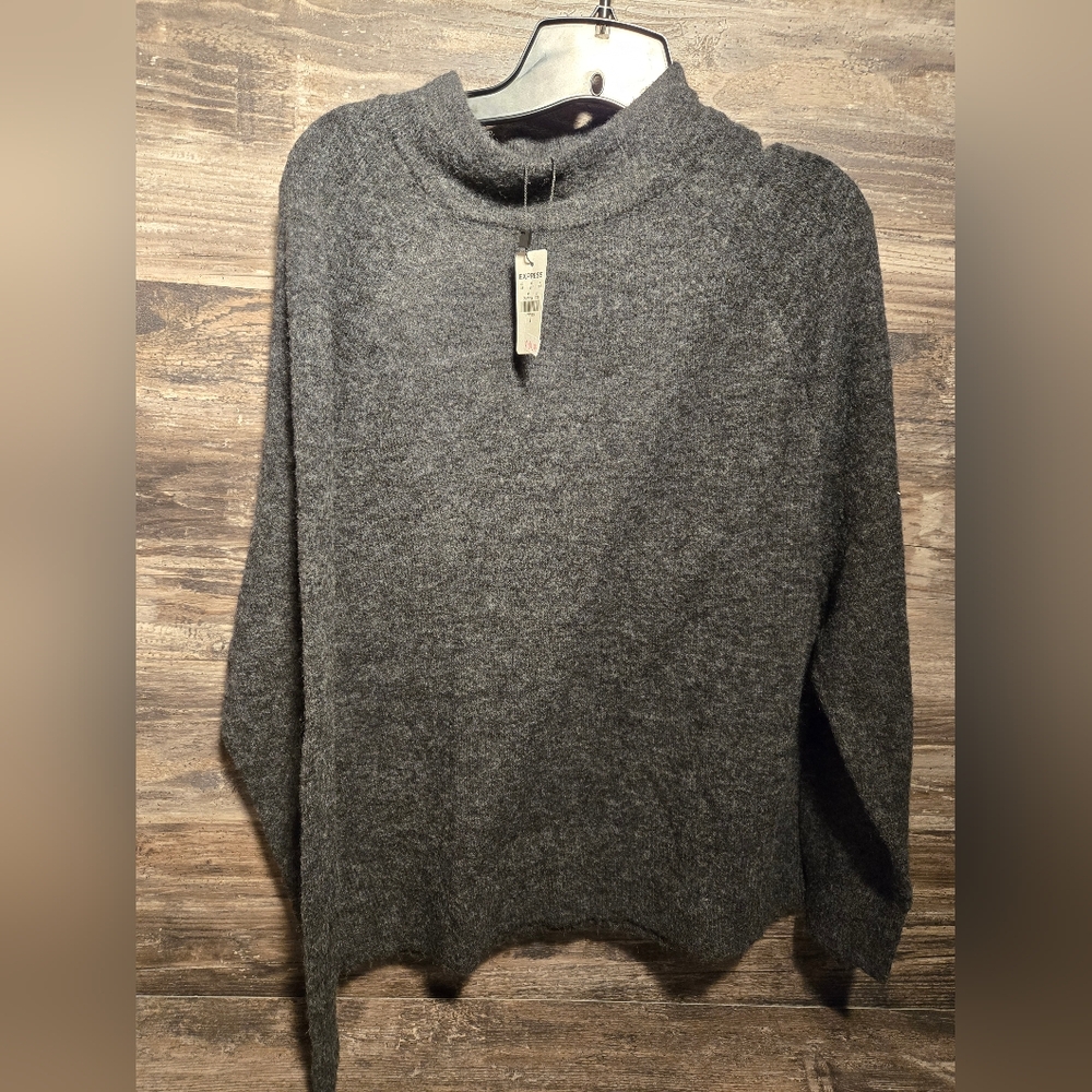 Express Women Long Sleeve  Pullover Sweater Gray Size Medium Super Soft New $84